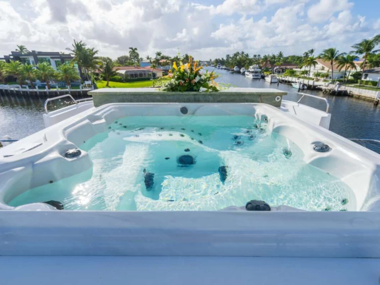 Christensen CHANSON in Guano Cay on SamBoat