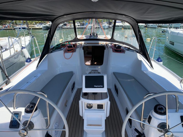 Sailboat for rent Paraty at the best price
