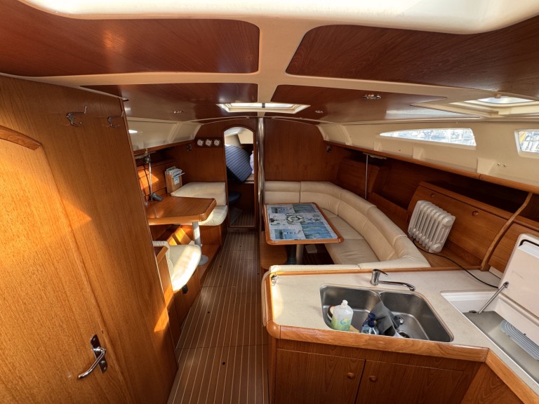 Bareboat Rental Sailboat Jeanneau with a boat licence