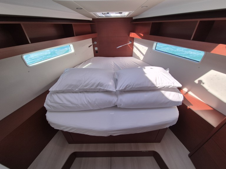 Bareboat Rental Sailboat Hanse with a boat licence