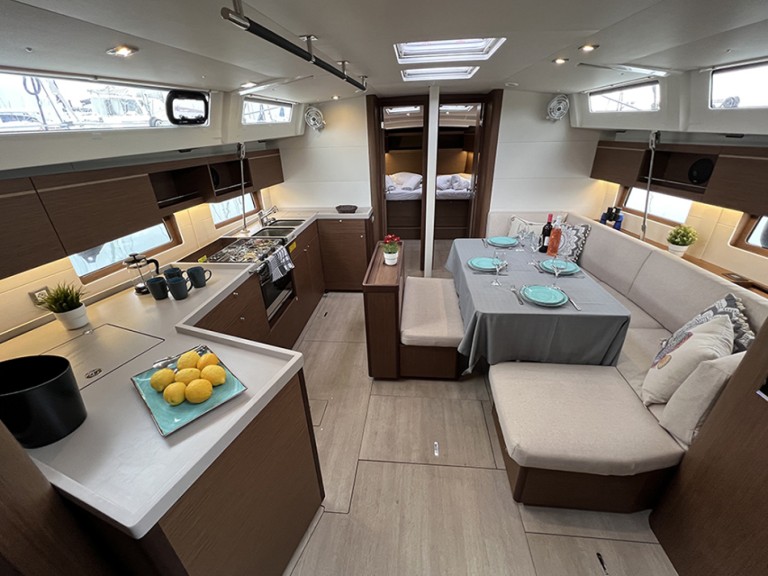 Sailboat rental with or without captain Bénéteau Alimos