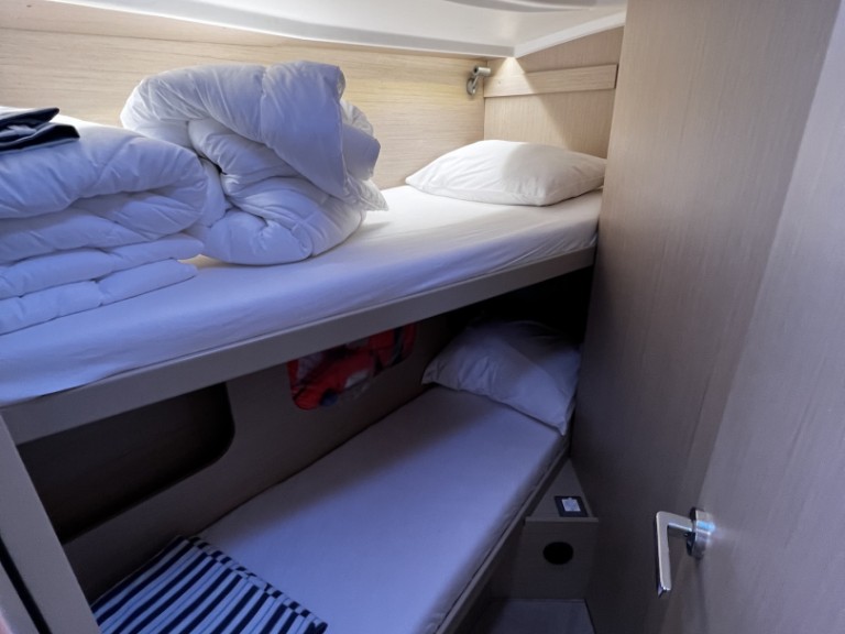 Rent a Bénéteau Oceanis 40.1 Sukošan