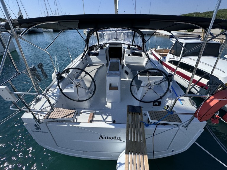Sailboat rental in Sukošan - Bénéteau Oceanis 34.1
