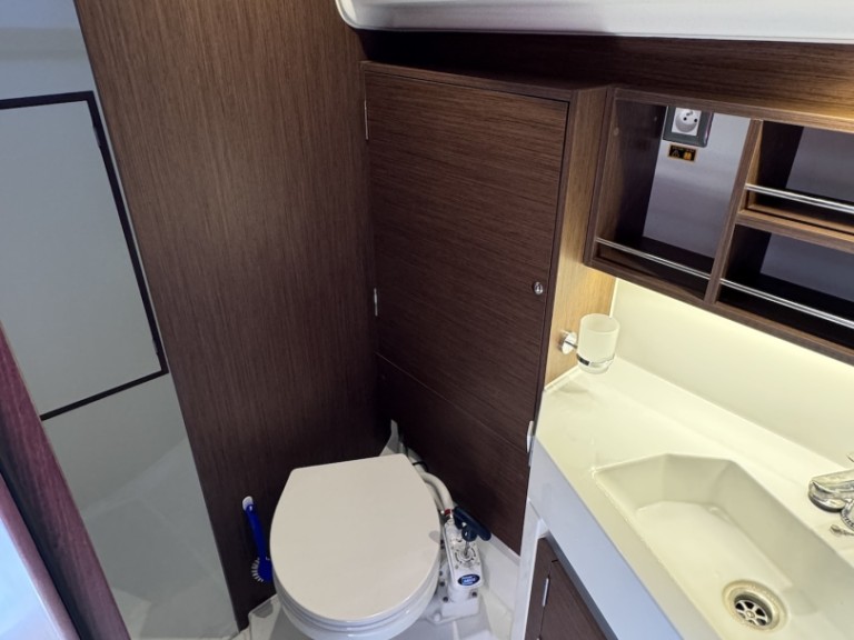 Boat rental Bénéteau Oceanis 34.1 in Sukošan on Samboat