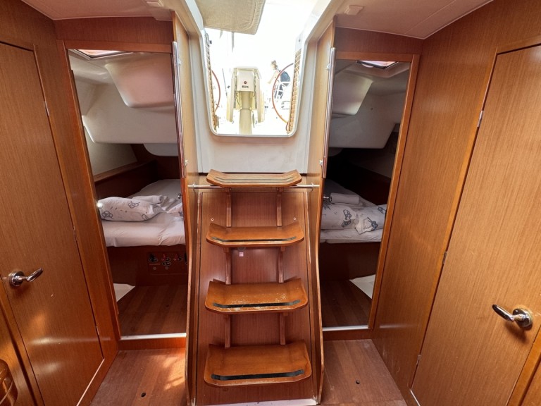 Yacht charter Sukošan cheap Oceanis 43