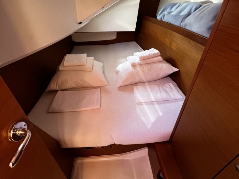 Yacht charter Sukošan cheap Sun Odyssey 349