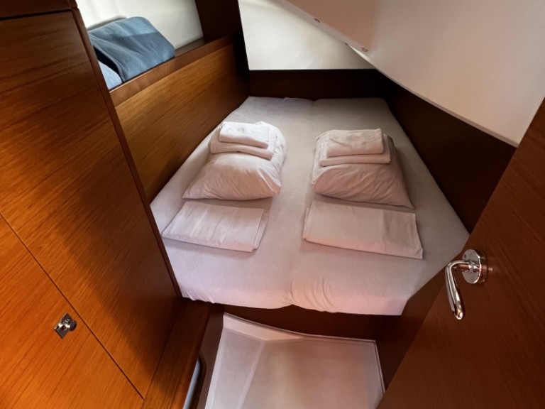 Sailboat rental in Sukošan - Jeanneau Sun Odyssey 349