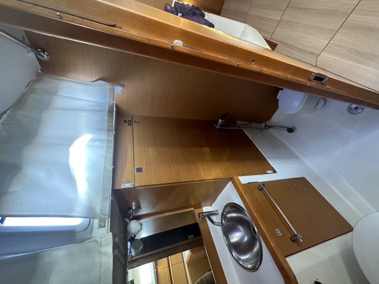 Bareboat Rental Sailboat Jeanneau with a boat licence