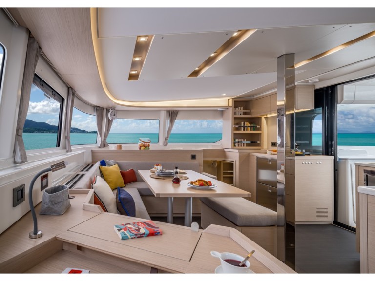 Catamaran rental in Lefkáda - Lagoon Lagoon 46