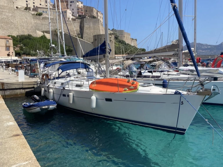 Boat rental Bénéteau Oceanis 411 in La Grande-Motte on Samboat