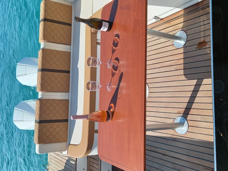 Motorboat for rent Castro Marina at the best price