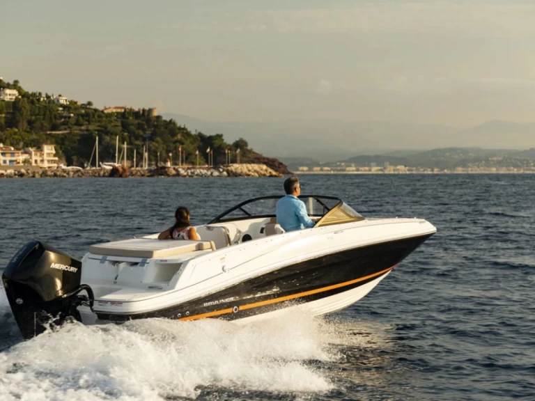 Motorboat for rent Petit Piquey at the best price