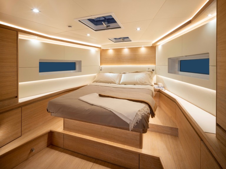 Sailboat for rent Salerno at the best price