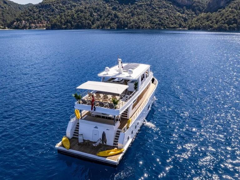 Bareboat Rental Motorboat Custom Made with a boat licence