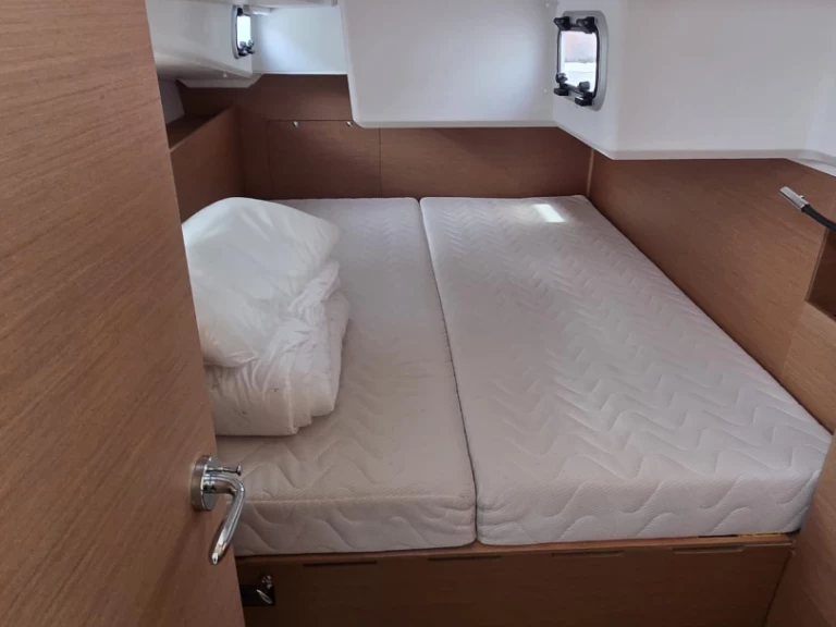 Boat rental Jeanneau Sun Odyssey 490 in Trogir on Samboat