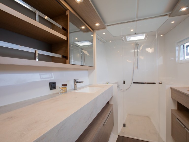 Catamaran rental in Cugnana Verde - Lagoon Lagoon 46