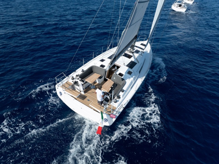 Sailboat rental in Castiglioncello - Hanse Hanse 410