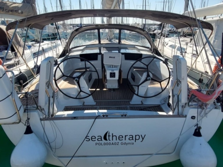 Yacht charter Castiglioncello cheap Hanse 418