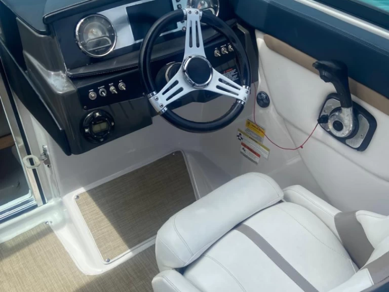 Motorboat rental in Punta Cana - Four Winns S 235