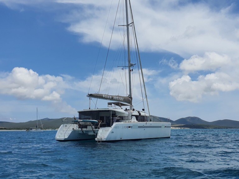 Boat rental Lagoon Lagoon 450 Sport Top in Vigo on Samboat