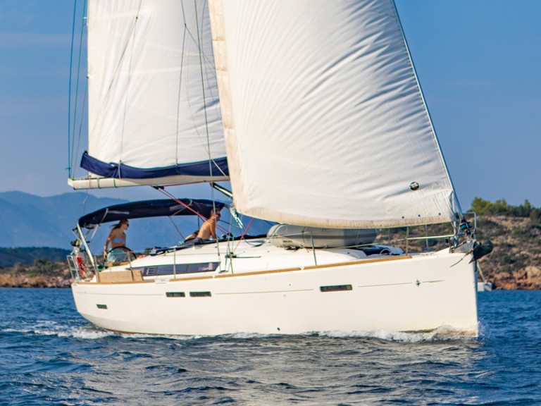 Boat rental Jeanneau Sun Odyssey 449 in Kiáto on Samboat