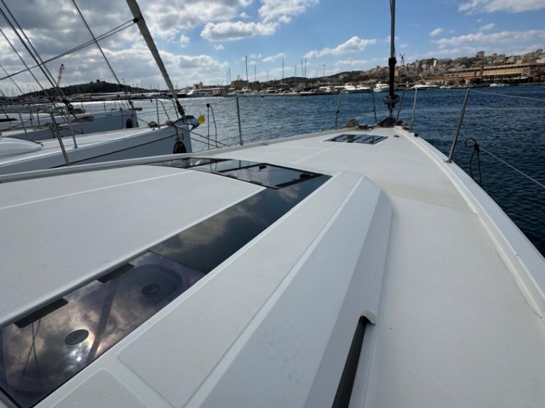 Rent a Bénéteau Oceanis 51.1 Alimos