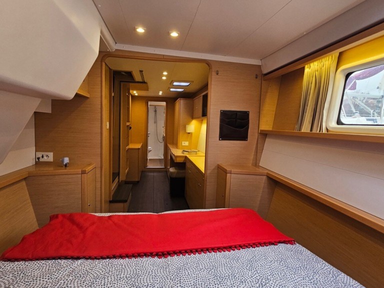 Catamaran rental in Vigo - Lagoon Lagoon 450 Sport Top