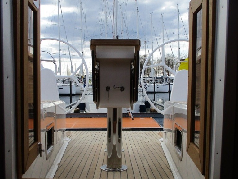 Bavaria Cruiser 37 in Göteborgs stad on SamBoat