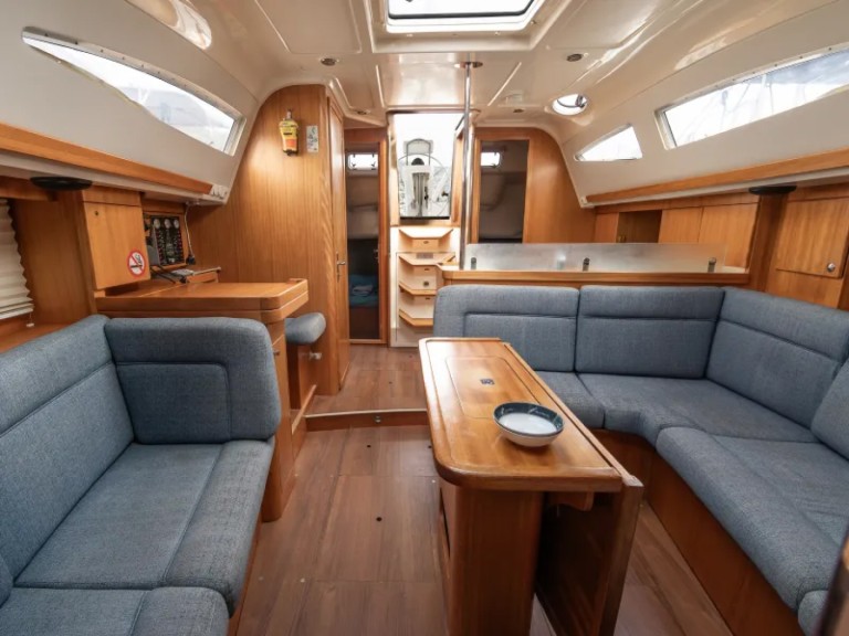 Sailboat for rent Kiáto at the best price