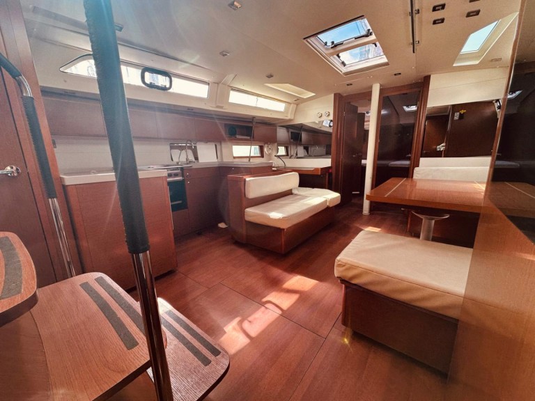 Bareboat Rental Sailboat Bénéteau with a boat licence