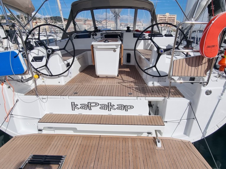 Boat rental Bénéteau Oceanis 40.1 in Golfe-Juan on Samboat