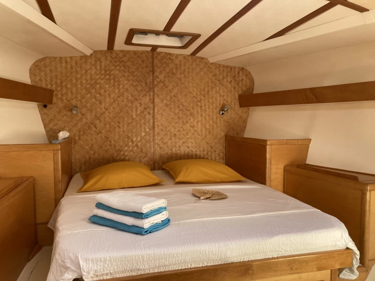 Sailboat for rent Raiatea at the best price