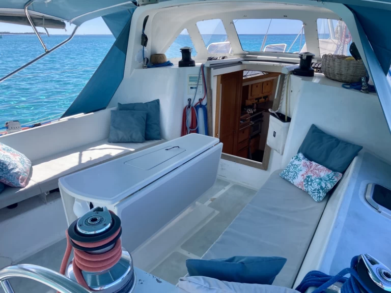 Sailboat for rent Raiatea at the best price