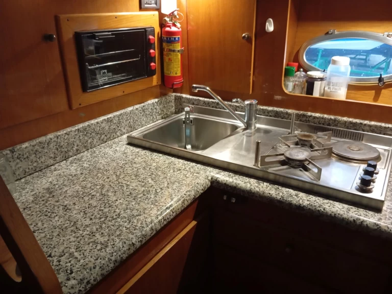Bareboat Rental Motorboat Piantoni with a boat licence