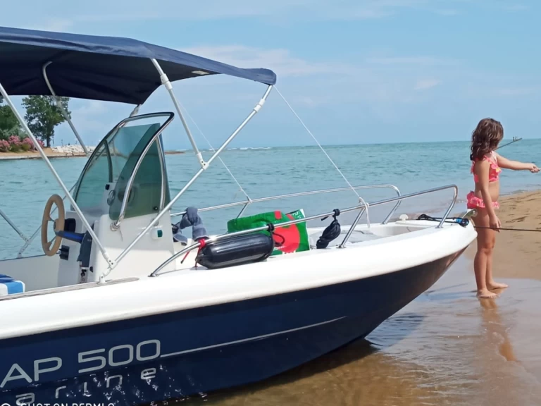 Bareboat Rental Motorboat Capelli with a boat licence