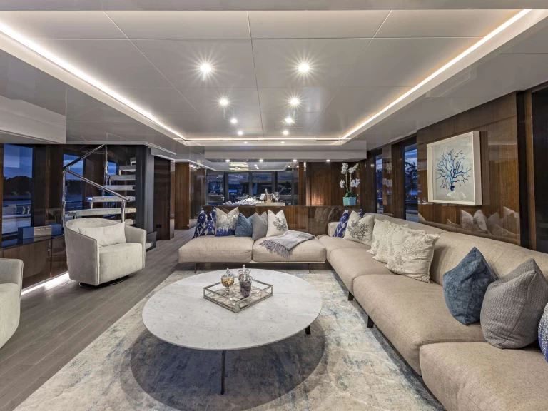 Rent a Oceanfast OCULUS Paradise Island
