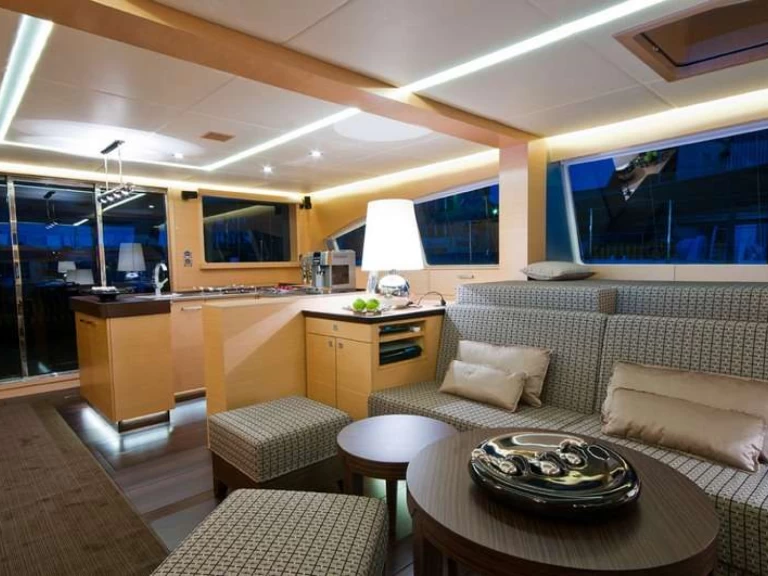 Bareboat Rental Luxury Yacht Sunreef with a boat licence