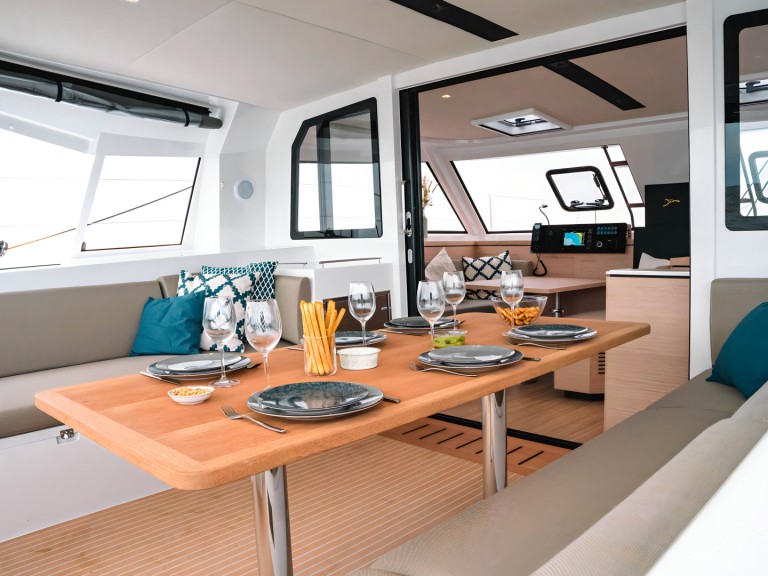 Catamaran rental in Pula - Nautitech Nautitech 40 Open 