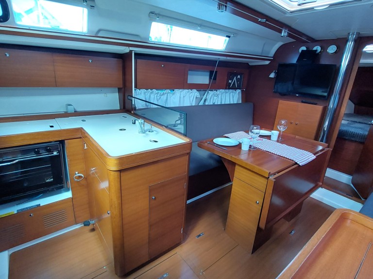 Yacht charter Castiglioncello cheap Dufour 335 Grand Large