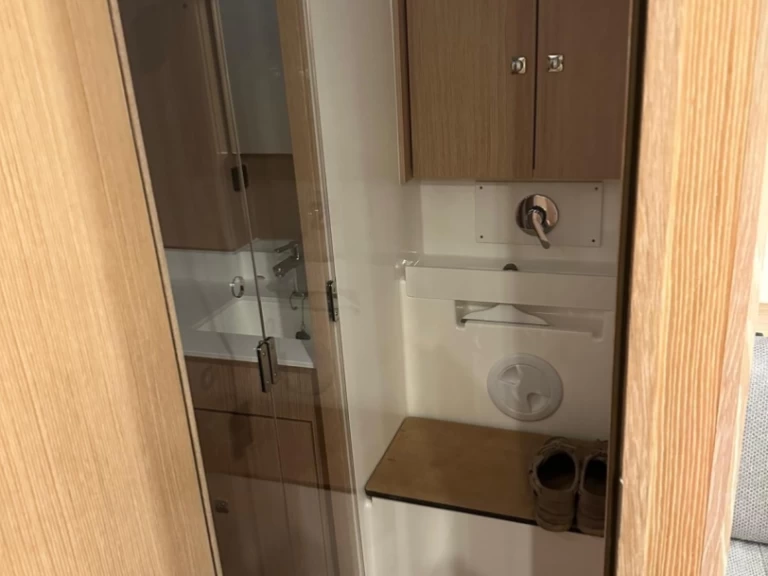 Bareboat Rental Motorboat Bavaria C57 with a boat licence