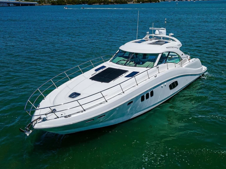 Luxury Yacht for rent Miami at the best price