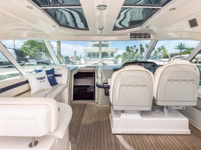 Yacht charter Miami cheap Sea Ray 540 Sundancer