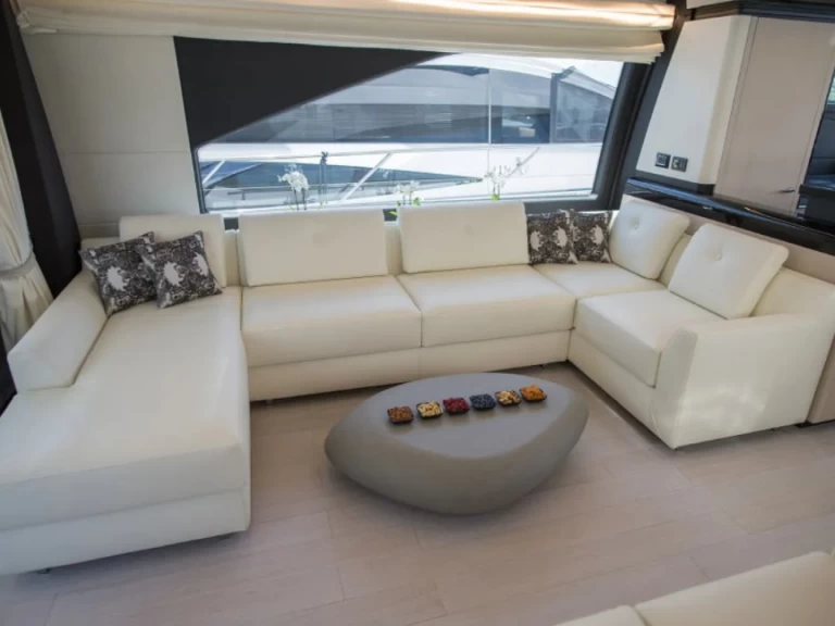 Boat rental Azimut Azimut 72 Fly in Seget Donji on Samboat