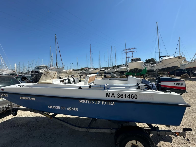 Cormorant week end 370 luxe charter bareboat or captained in  Martigues