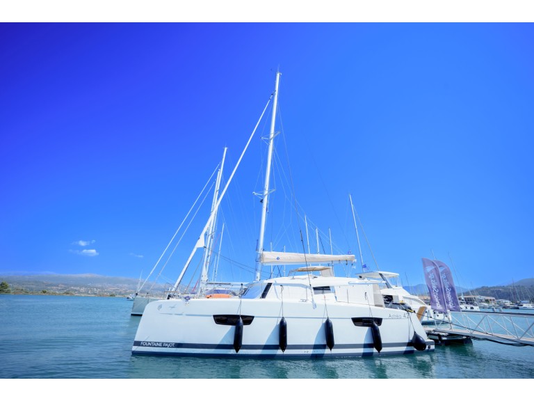 Fountaine Pajot Astrea 42 in Néa Péramos on SamBoat