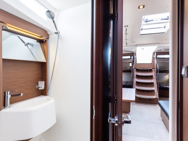 Bénéteau Oceanis 51.1 in Néa Péramos on SamBoat