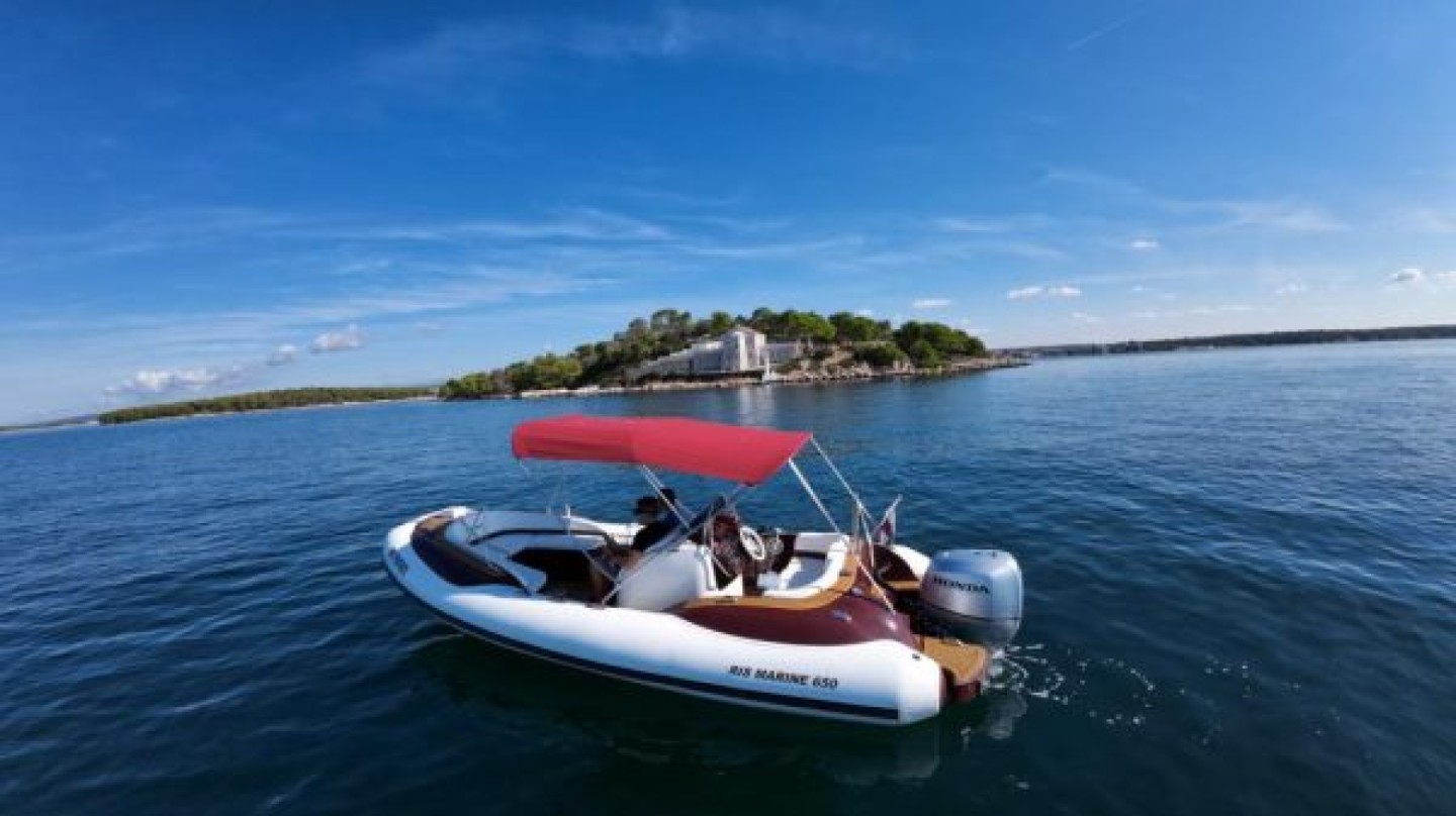 Rent a RIB Ris Marine EXCLUSIVE 650 in Turanj | SamBoat