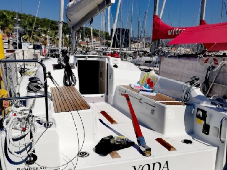 Boat rental Bénéteau Oceanis 30.1 in Pomer on Samboat