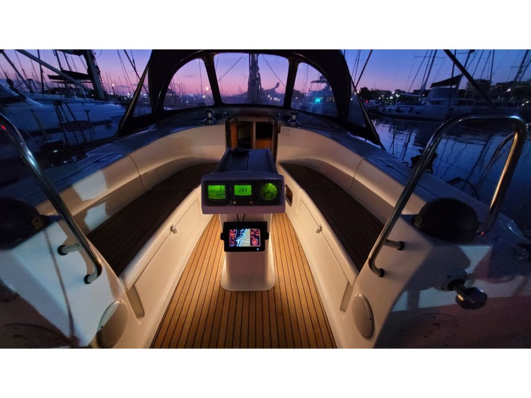 Sailboat for rent Alimos at the best price