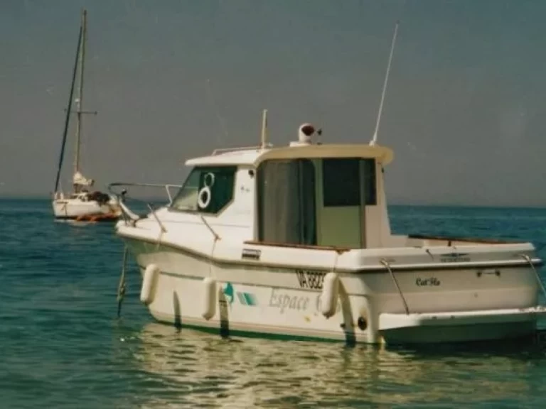 Bareboat Rental Motorboat Ocqueteau with a boat licence